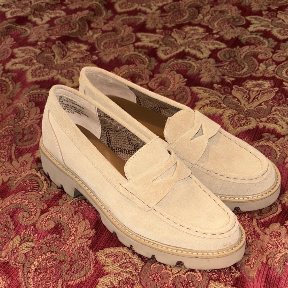 White Mountain Women's Cream Loafers size 8